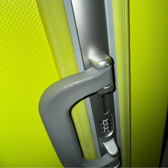 Neon yellow suitcases - Picture 10 of 14